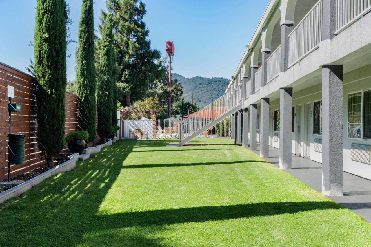 Super 8 By Wyndham Hotel 3*